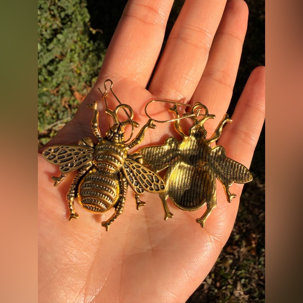 Gold Bee Dangle Earrings exclusive Jewelry - Picture 6 of 8